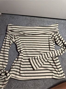 American Eagle Striped Off the Shoulder Women's Top - Black & Cream